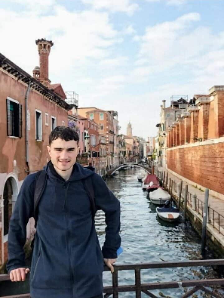 Screenshot_2025-08-26-15-11-35-582_com.google.android.apps.photos